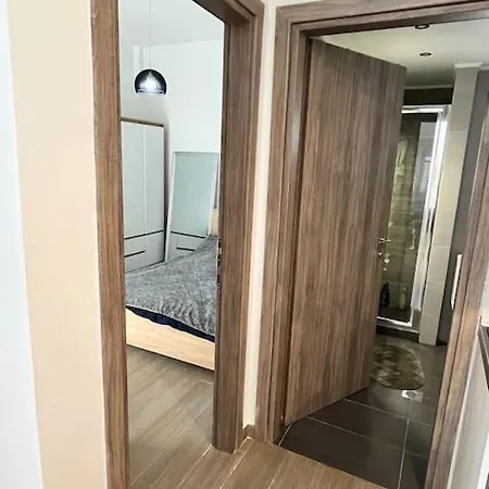 καινούριο διαμέρισμα στο κέντρο Apartman Néa Mihanióna